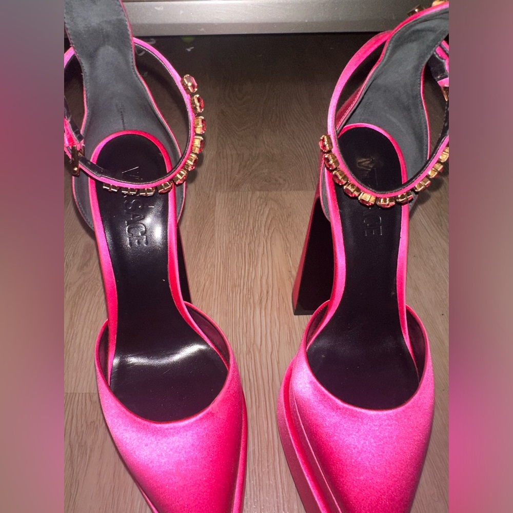 Versace Aevitas Pointy Platform Pumps - Picture 10 of 13